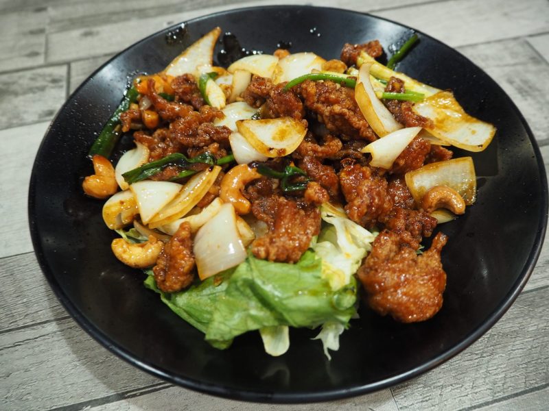 LeWu Cafe – A picture of Cashew chicken