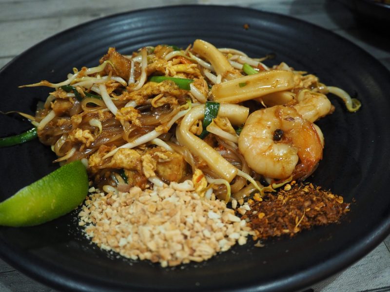 LeWu Cafe – A picture of seafood phad Thai