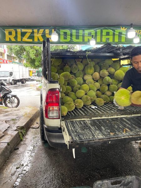 rizky durian - van full of durians