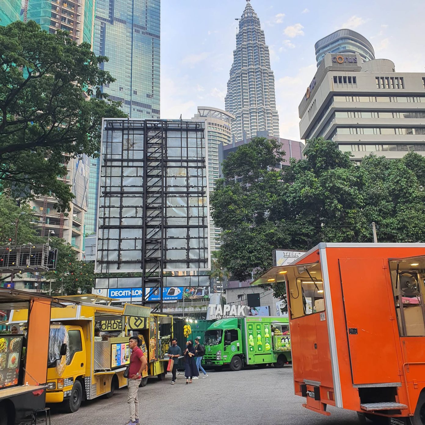 10 must-visit food trucks for an affordable dinner with a view at Tapak