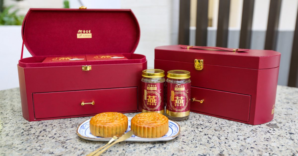 Eu Yan Sang - photo of mooncakes