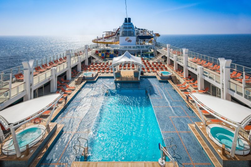cruise - main pool