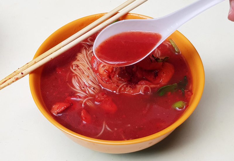 qiu rong ban mian - chicken mee sua with red wine
