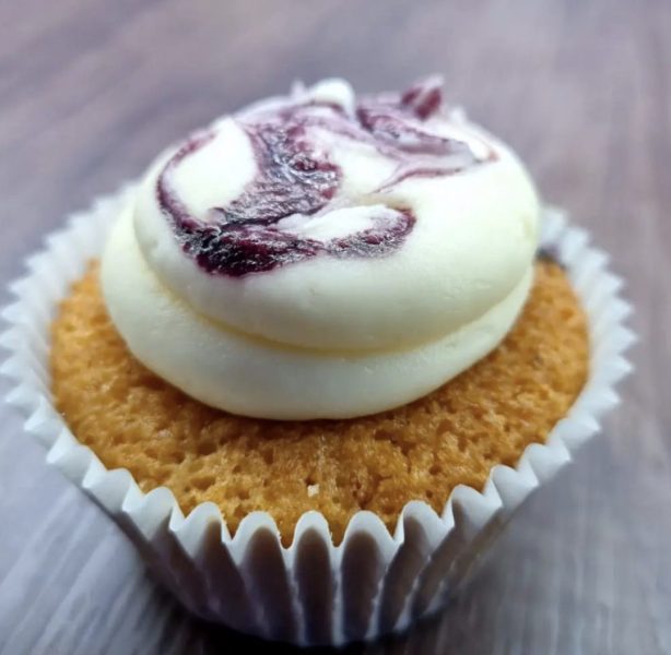 Curlylocks - blueberry cheesecake cupcake