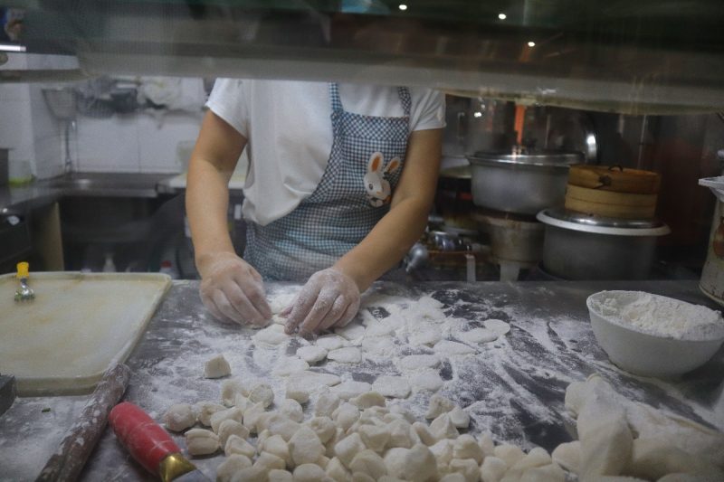 ding xiang mei shi - making of dough