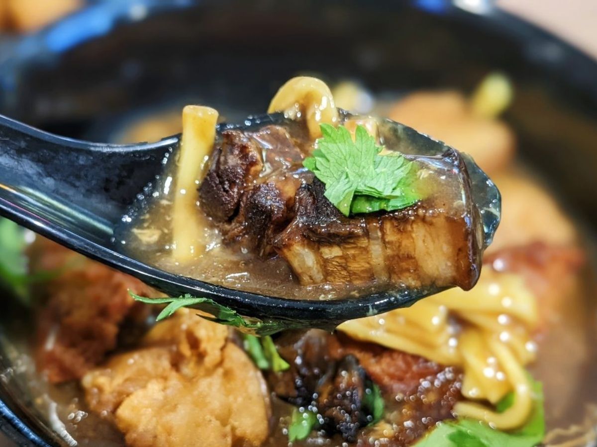 amoy st lor mee - pork topping