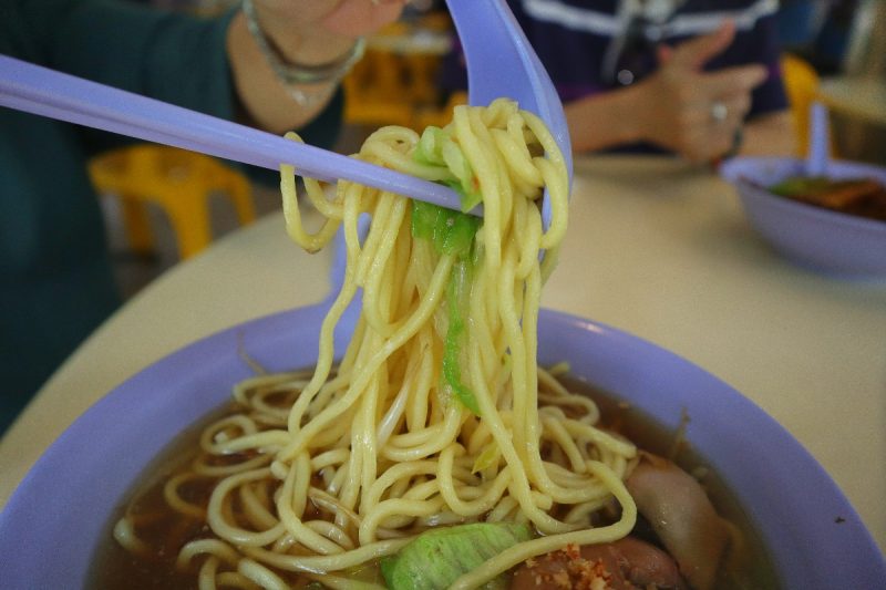 chin choon prawn noodle - closeup of yellow noodles
