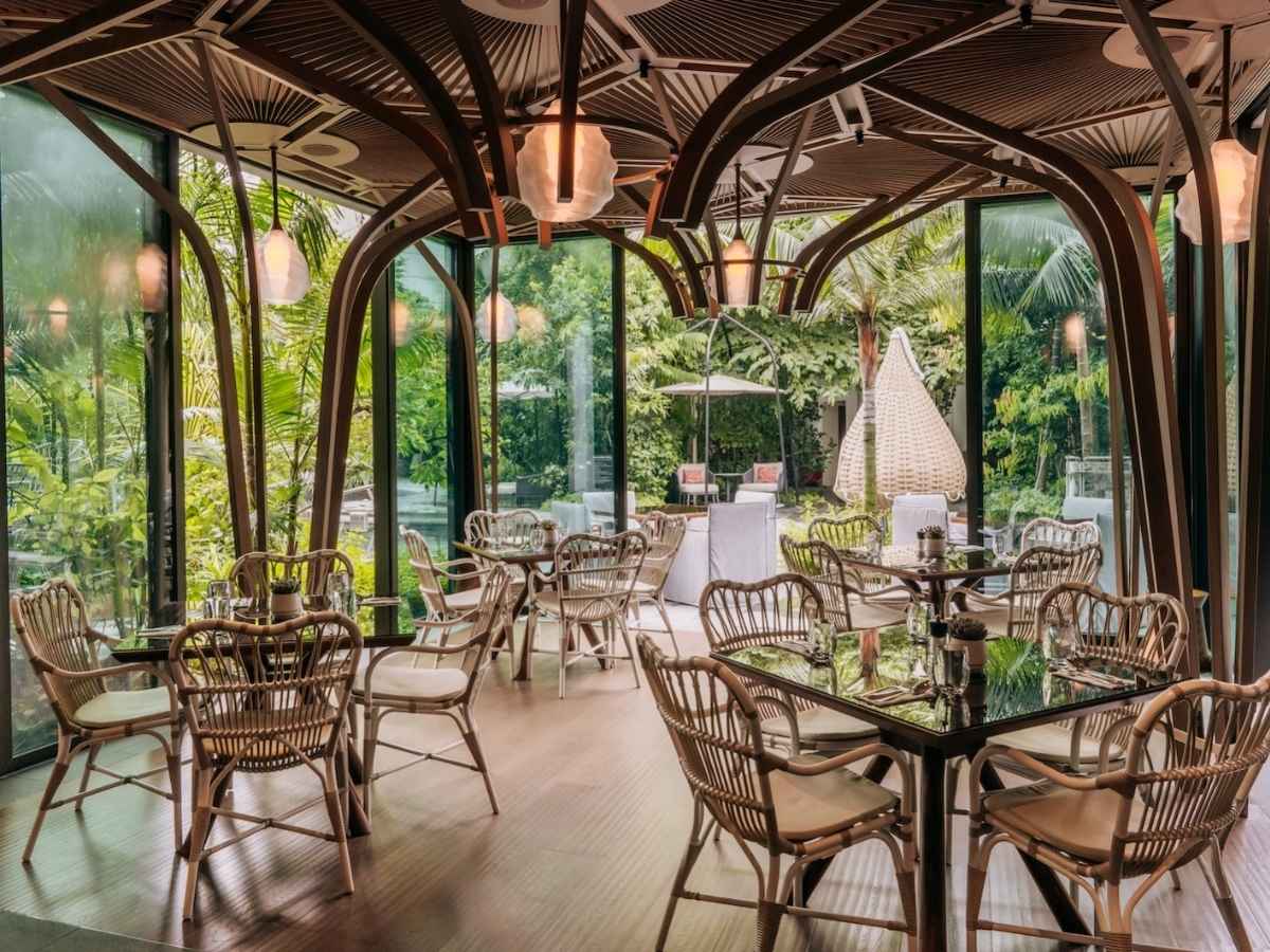 best hotel buffets - oasis restaurant & bar interior