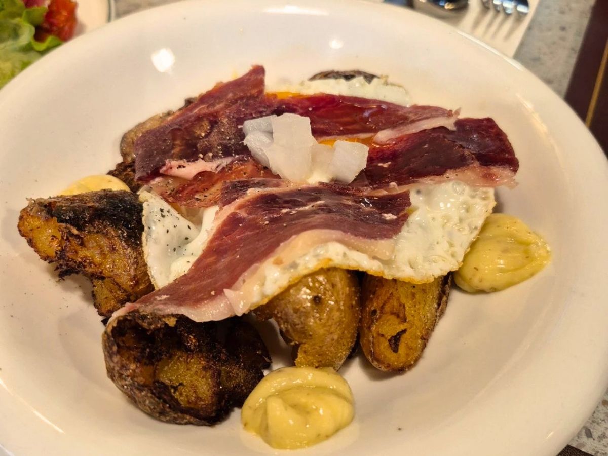 best spanish restaurants - micasa kitchen & bar restaurant crispy potatoes, fried eggs & jamon iberico
