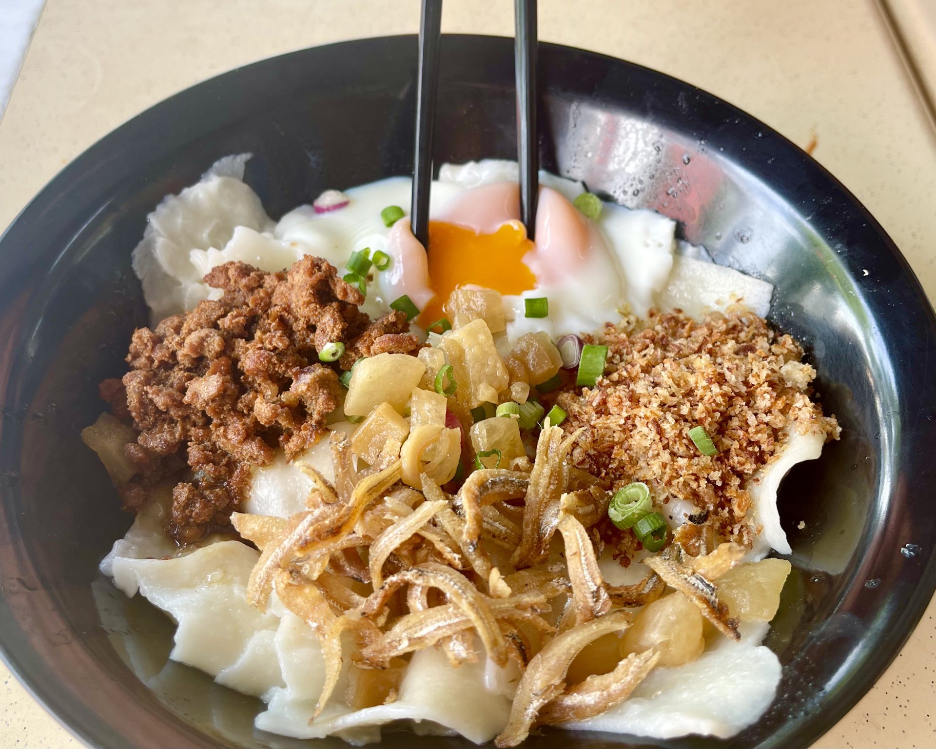 Penang Heng Heng Noodles - Breaking egg
