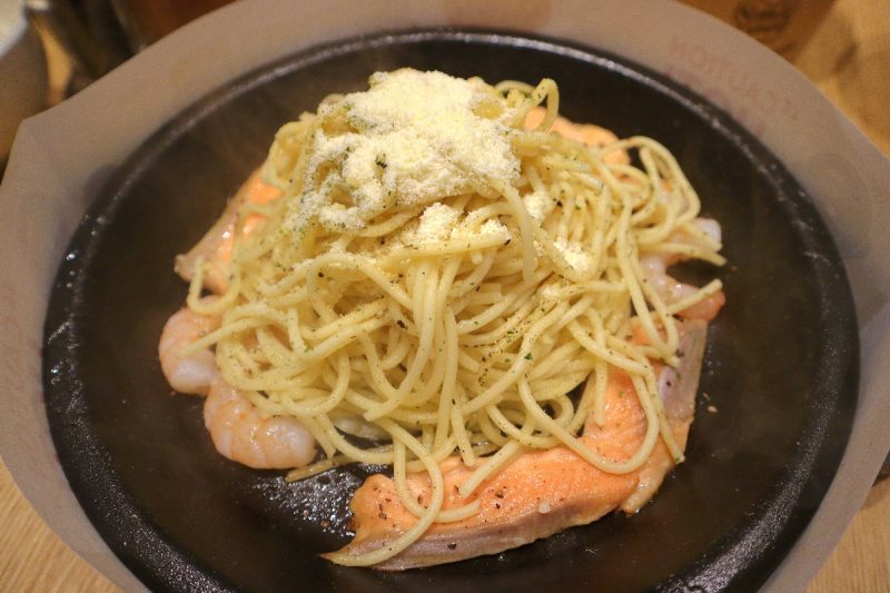 pepper lunch - salmon and prawn pasta