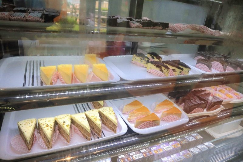 swisslink bakery & cafe - cake choices