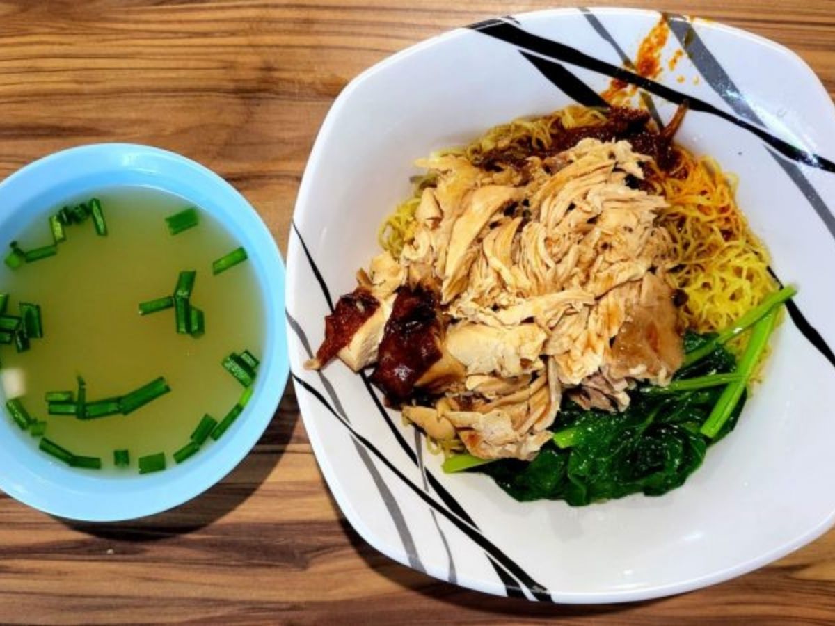 Sheng Ji Soya Sauce Chicken Rice/Noodle - noodles and soup