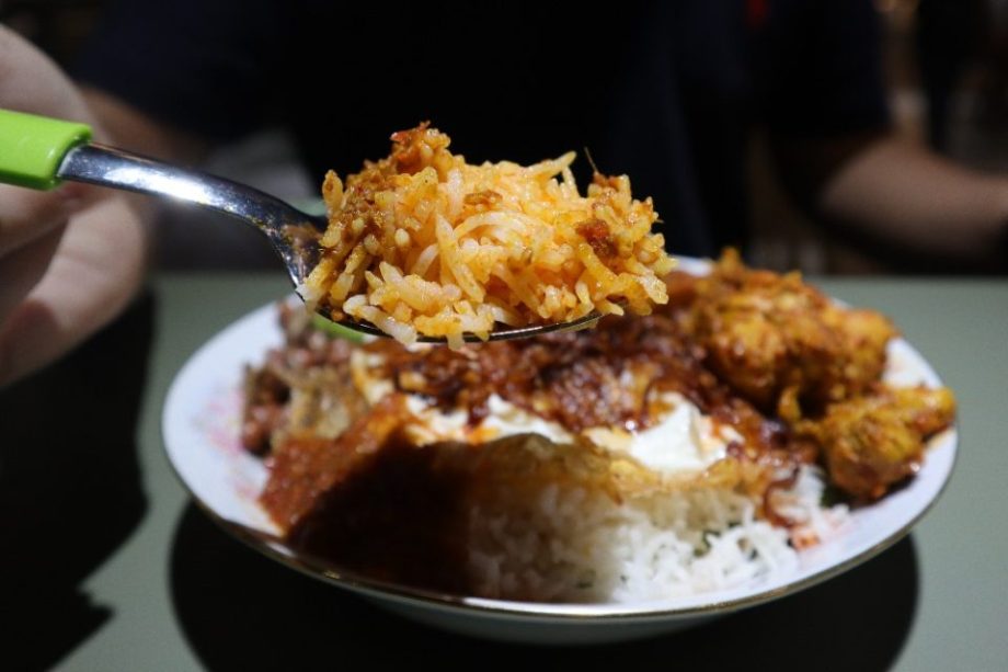 mama lemak - devil's curry rice