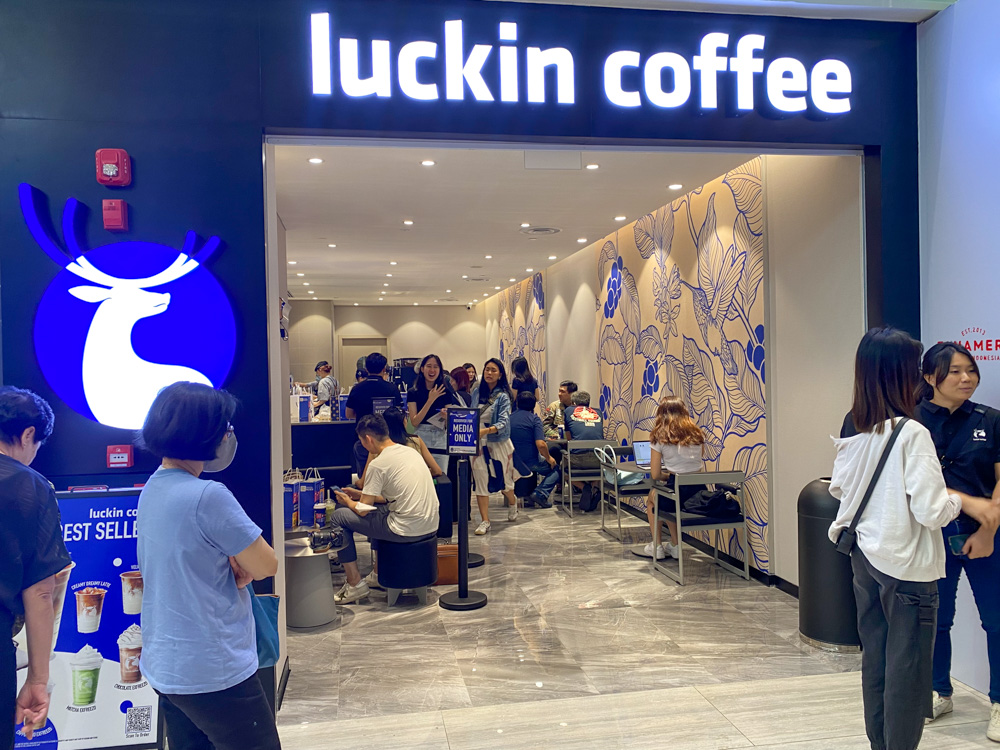 Luckin Coffee — Storefront