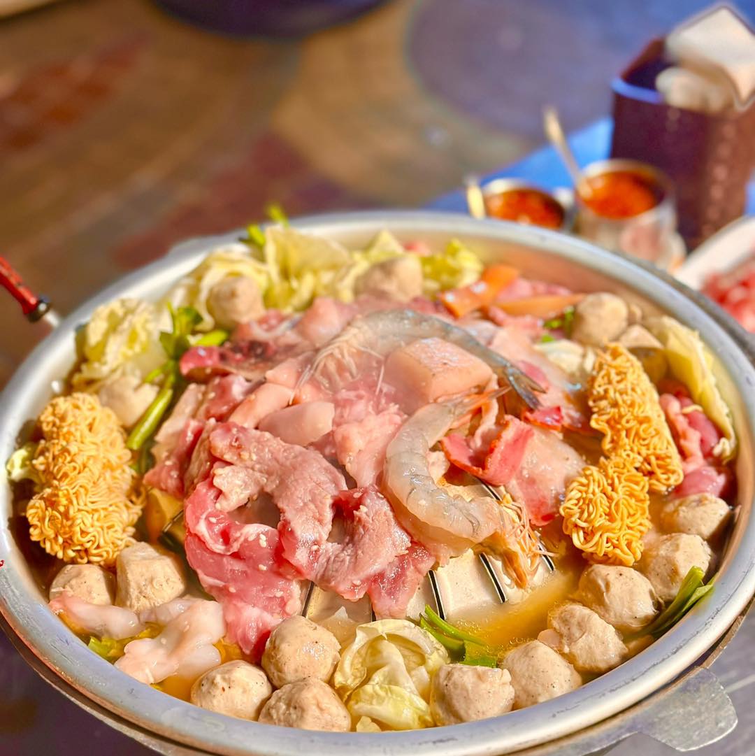 Khun Ple Mookata - Bowl of meat, seafood, and noodles