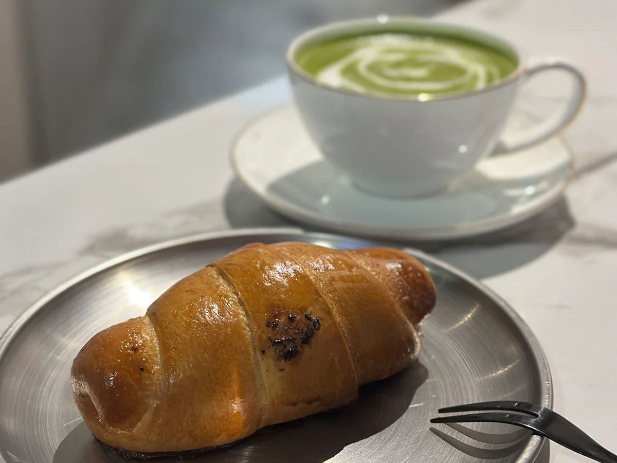 far east plaza - fan's cafe shio pan + matcha latte