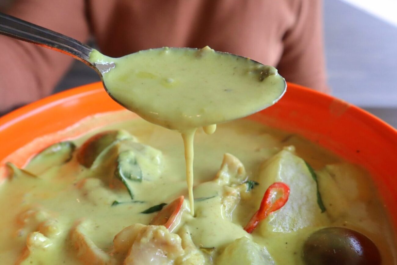pinky's kitchen - green curry gravy