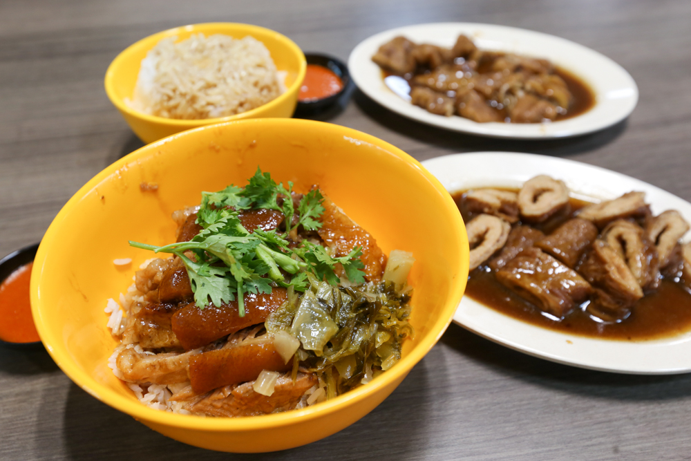 Shi Nian Pig Leg Rice 02 - spread of food
