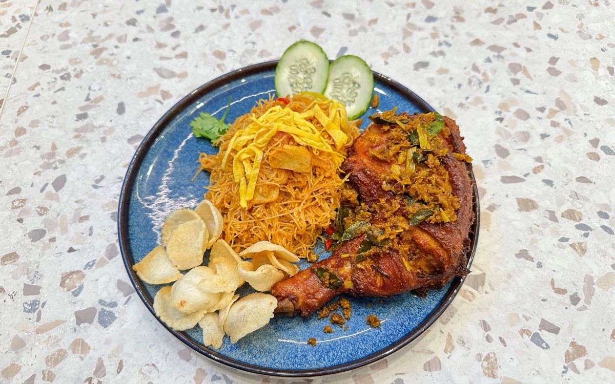 The Spice Alley - Fried bihun and ayam goreng berempah