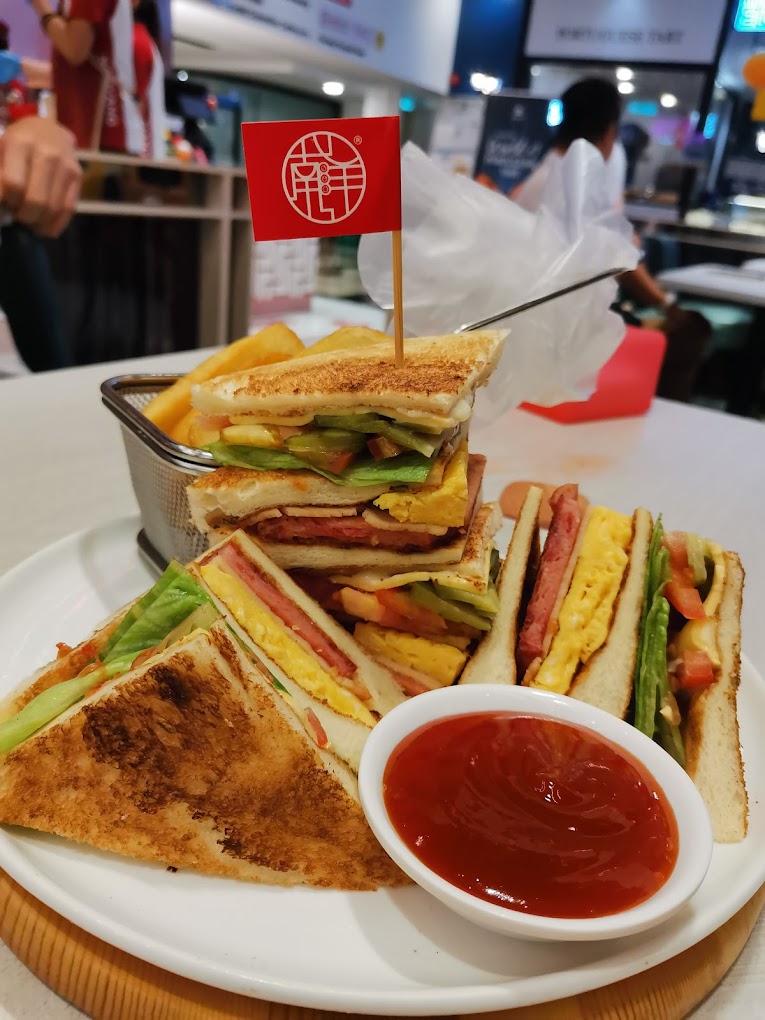 NANYANG CAFE - Club sandwich