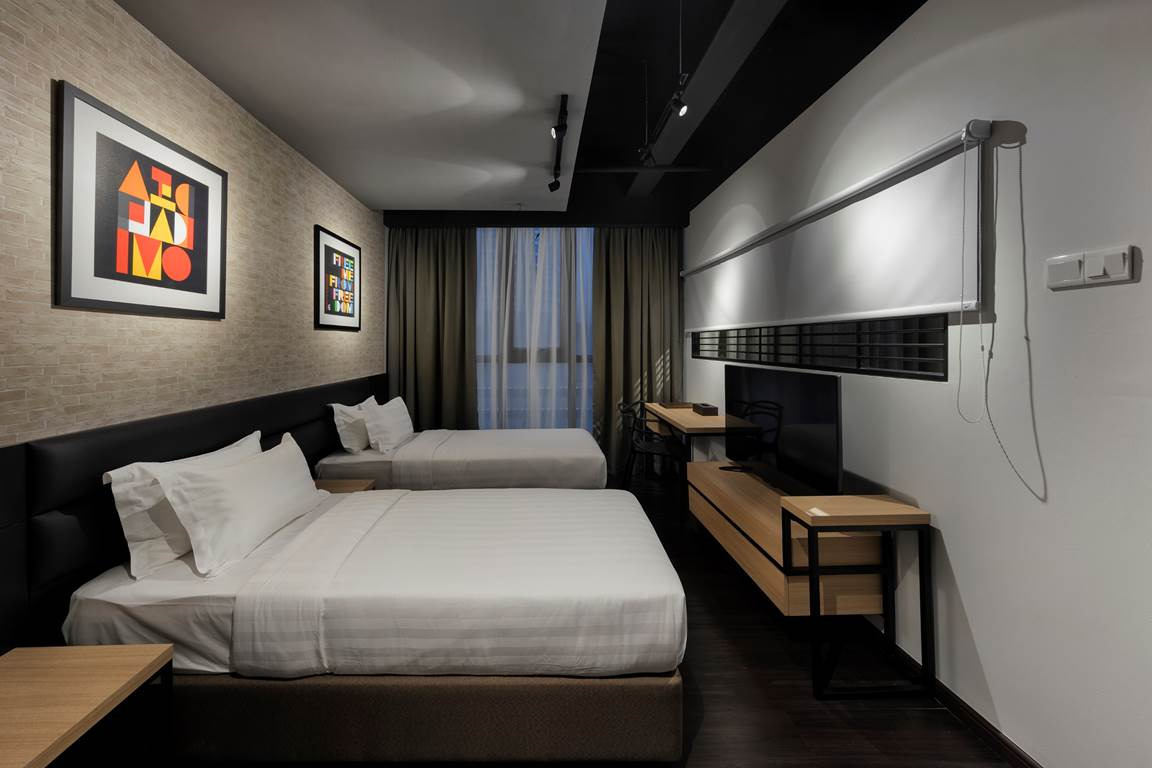 The Granite Luxury Hotel - The Deluxe Suite bedroom