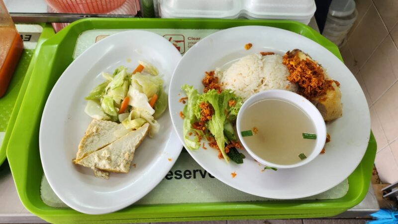 mat noh - chicken rice plate with vege