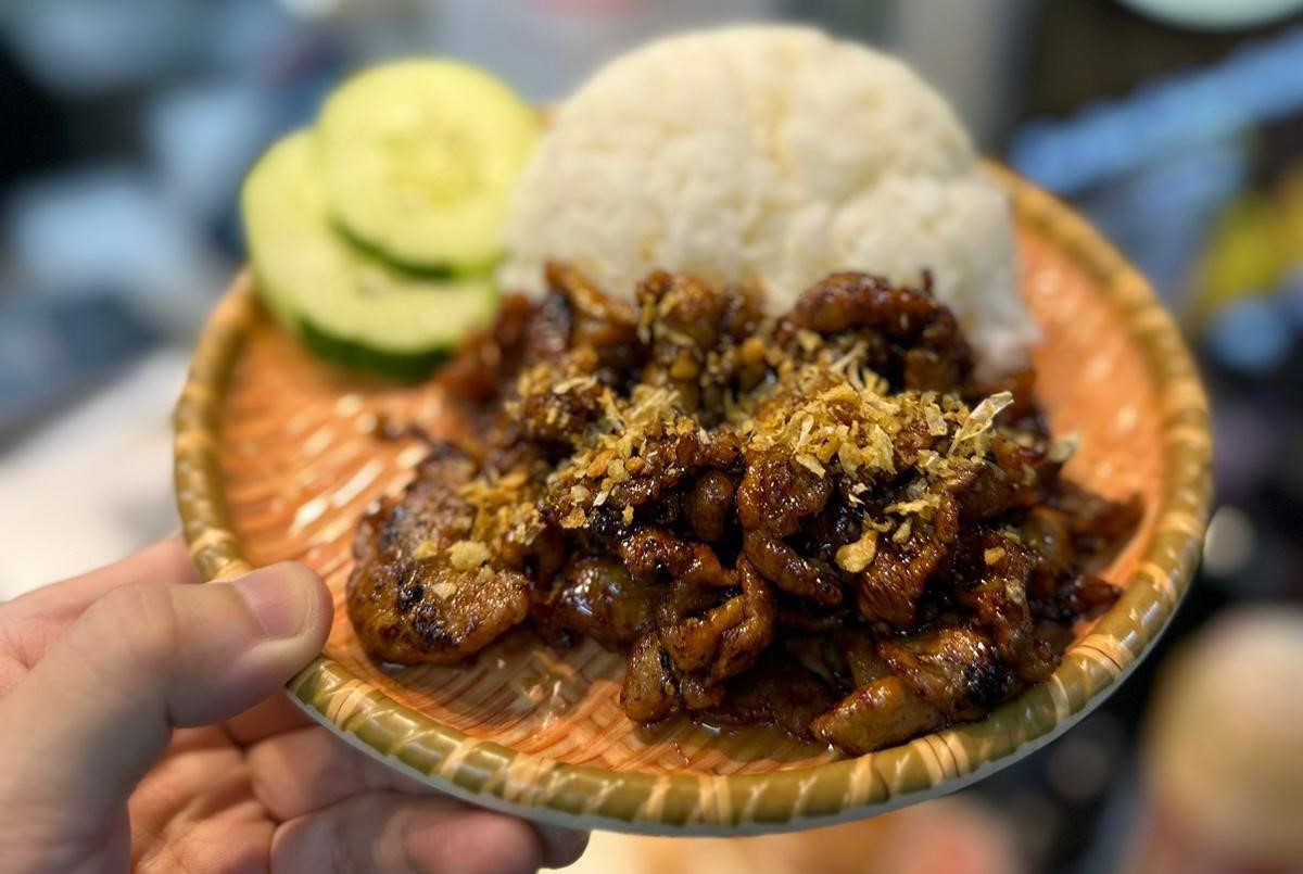 soisilom4 soi silom - garlic pork
