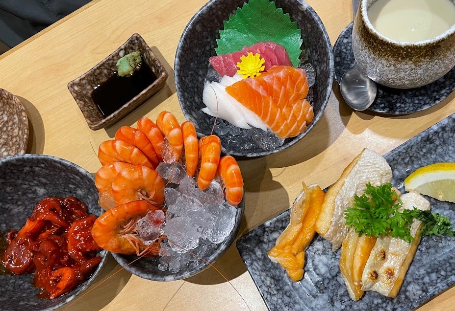 Mitasu - Sashimi and grilled fish