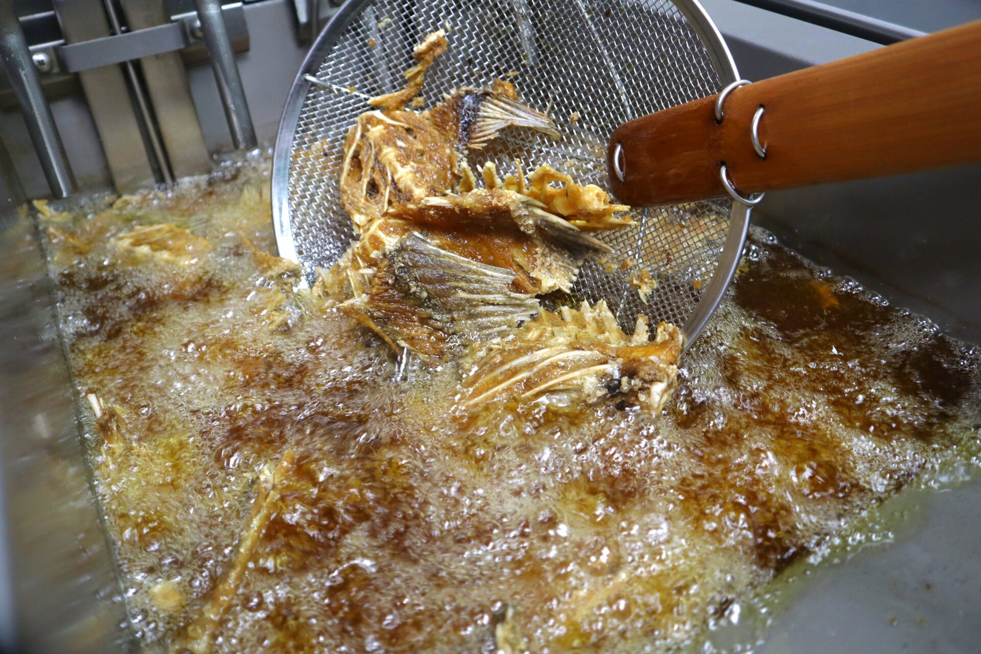 good stuff - frying fish bones