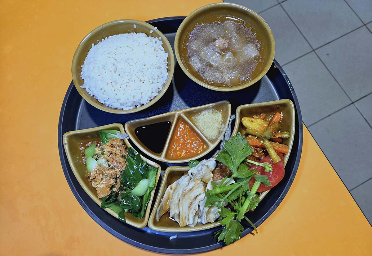 amk food places - vegetarian chicken rice set
