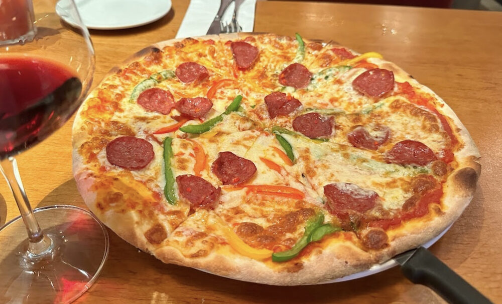 Gianni's Trattoria - Pizza