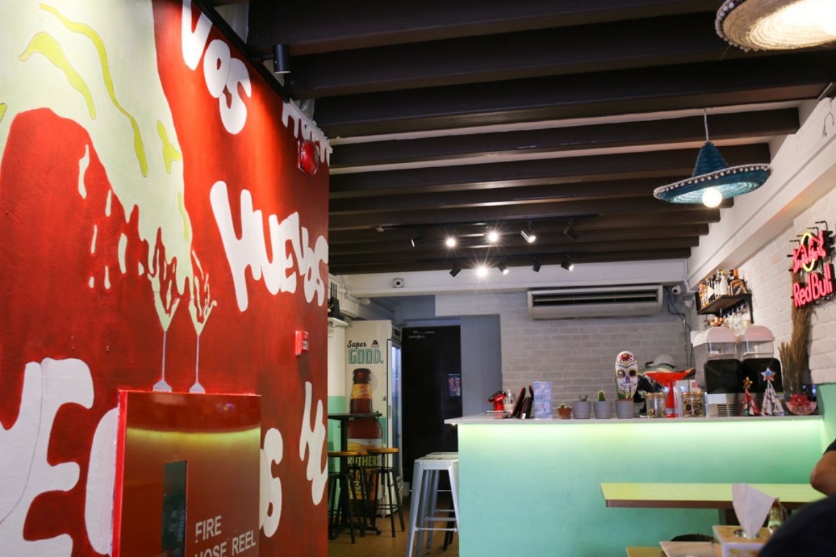 huevos - store interior