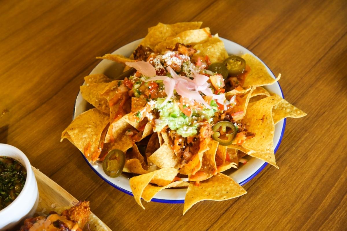 huevos - loaded nachos