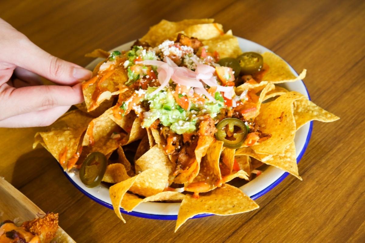 huevos - loaded nachos1