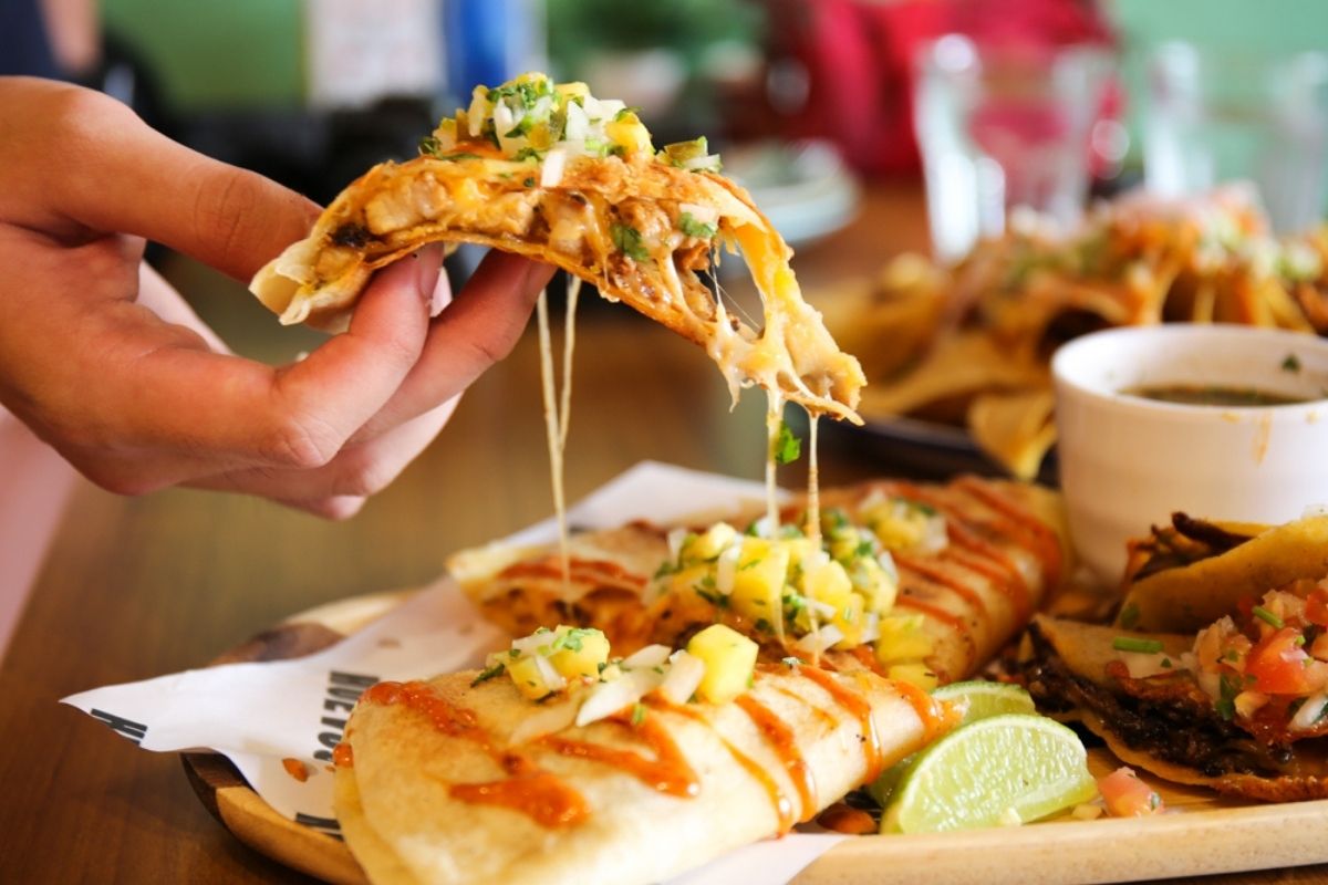 huevos - quesadilla