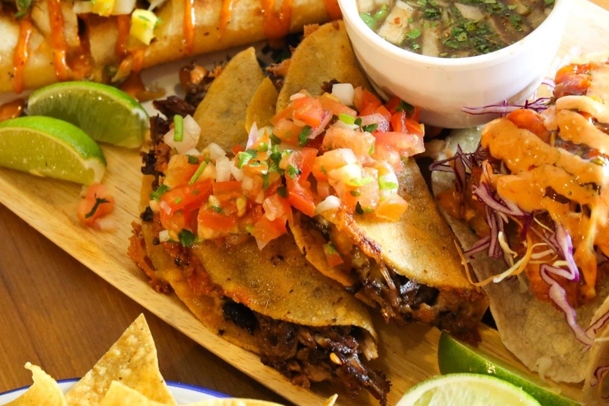 huevos - beef tacos