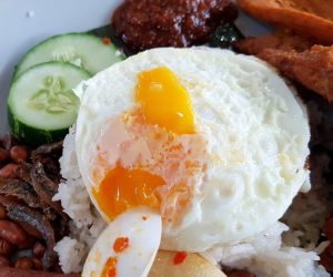nasi lemak ayam taliwang - egg