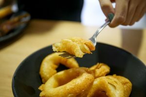 smokin joe - onion rings close up