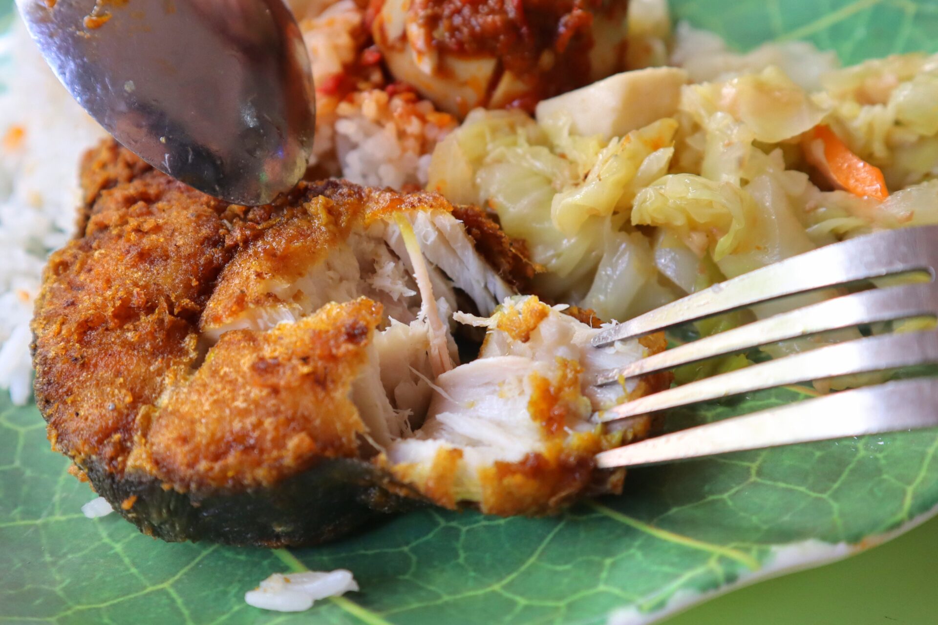 anthony indonesian cuisine - ikan goreng insides