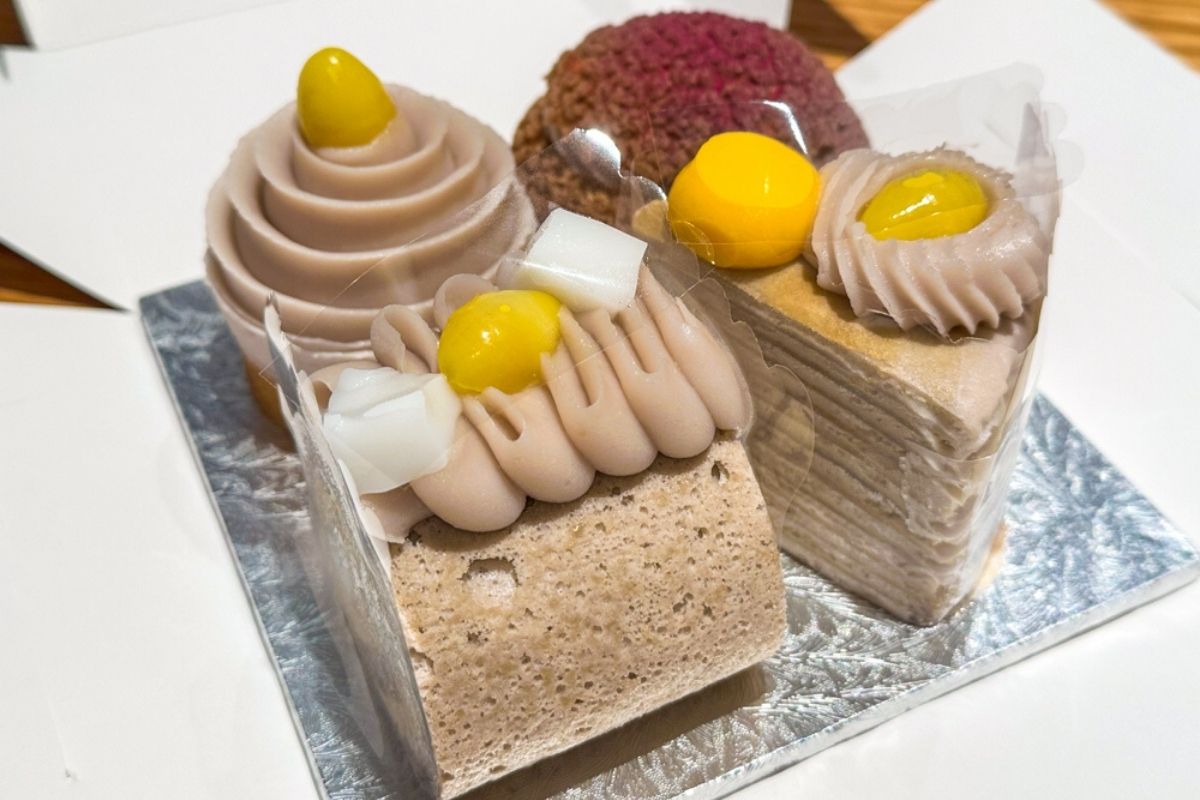 the french pastry - signature orh nee petite gateau box