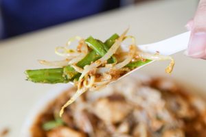 Shi Wei Da - photo of beansprouts and kang kong