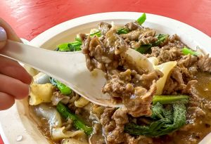 yuet loy cooked food - beef hor fun, closer look