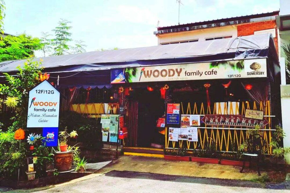 Ulu Eateries - woody family cafe