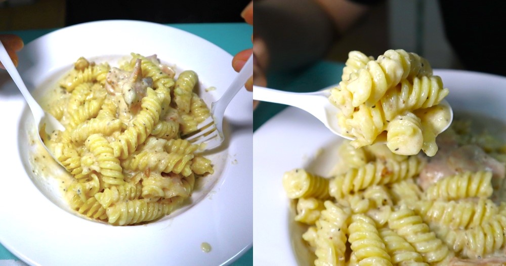 just pasta - mixing bacon carbonara 
