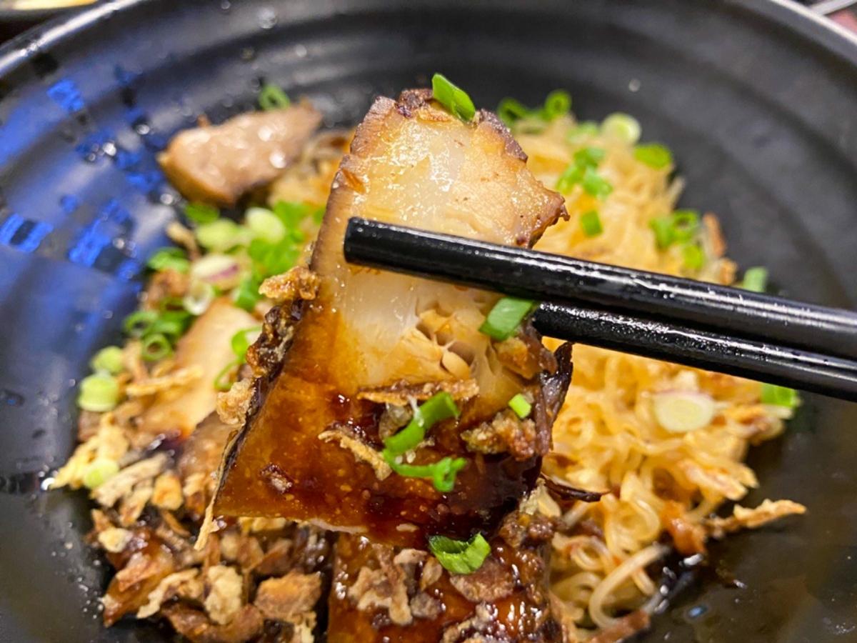 Cheeky bee hoon - braised pork