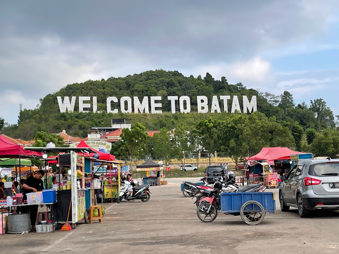 Batam food places - 'Welcome to Batam' sign
