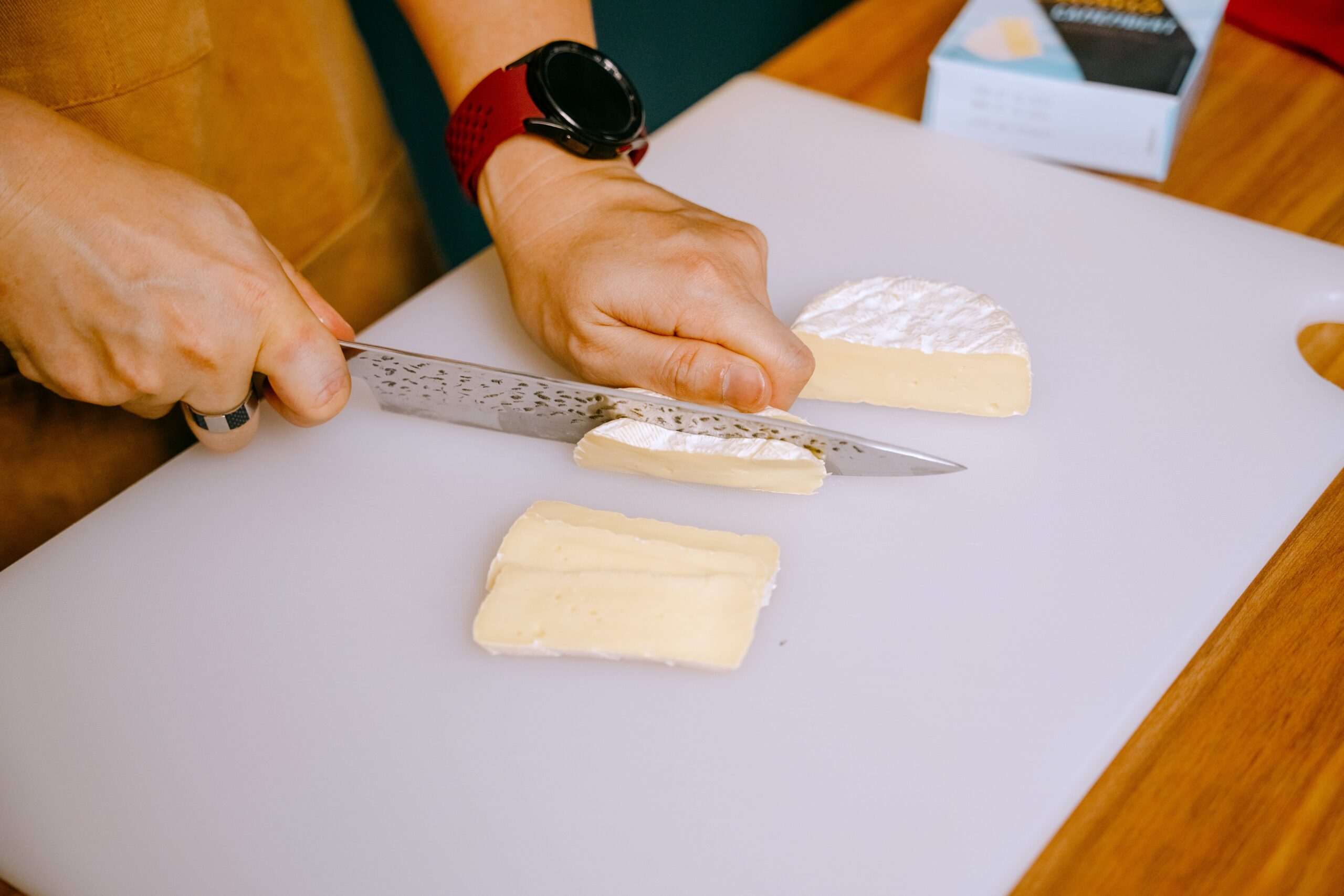 4cheeseotahtoast-4 4-cheese otah toast - camembert slicing