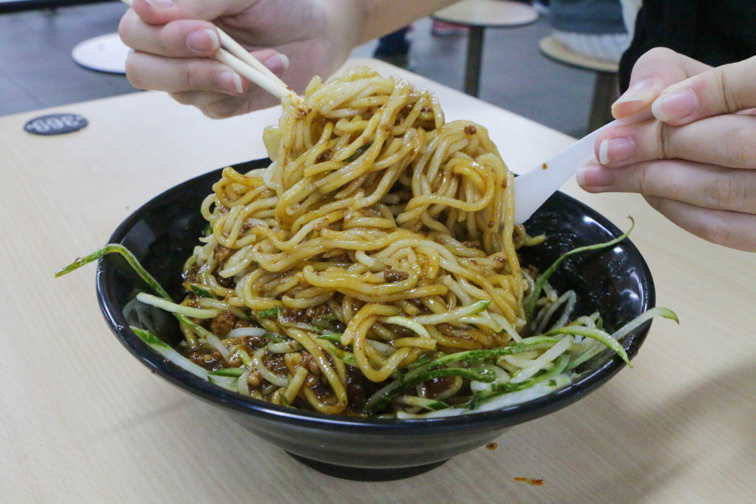 Hong Peng La Mian Xiao Long Bao: $5 Michelin-recommended handmade ...