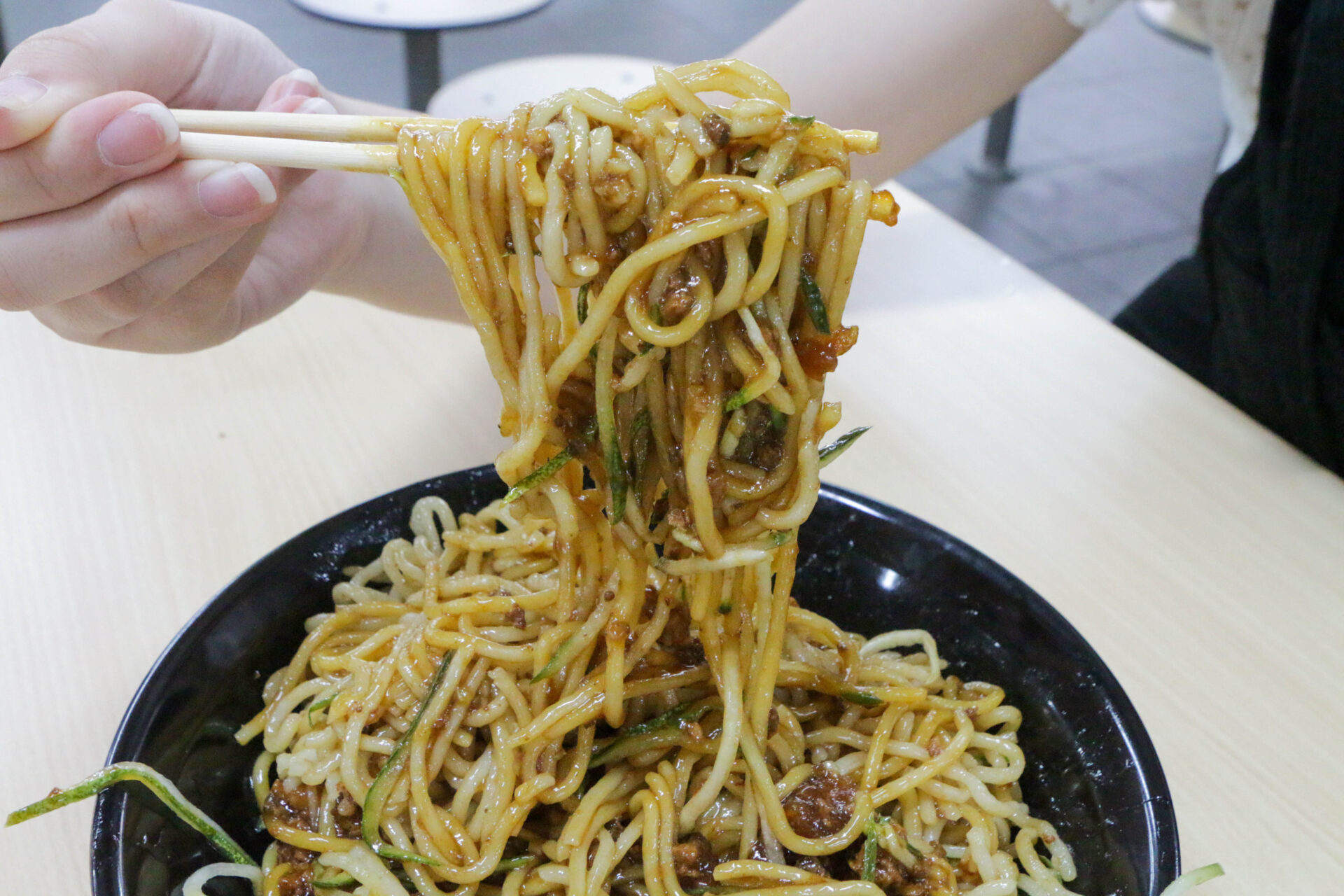 Hong Peng La Mian Xiao Long Bao: $5 Michelin-recommended handmade ...